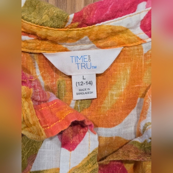 Time and Tru Floral Button-Up Shirt - Picture 5 of 8